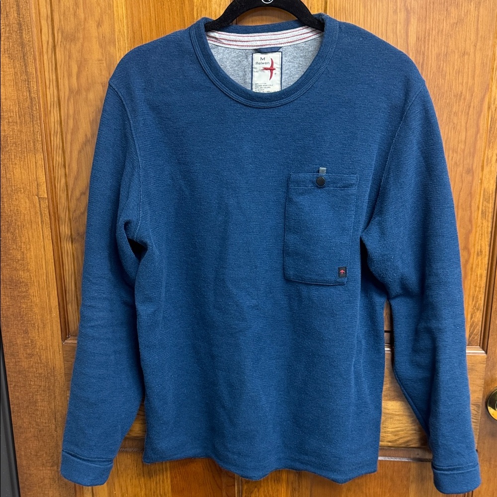 Relwen Mens crew neck. Size M. Blue